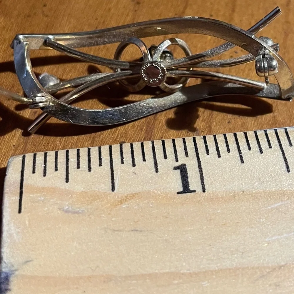 Vintage Midcentury Winard Signed 12KG Brooch in with 3 Pearls